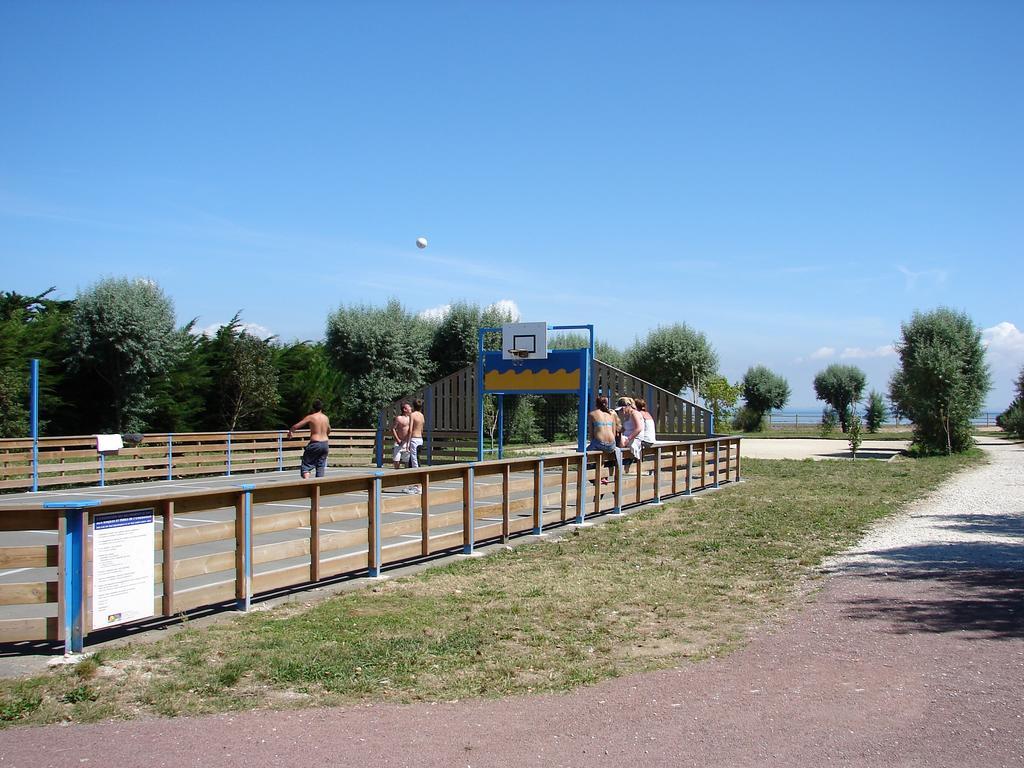 Camping Phare Ouest Saint-Denis-dʼOléron エクステリア 写真