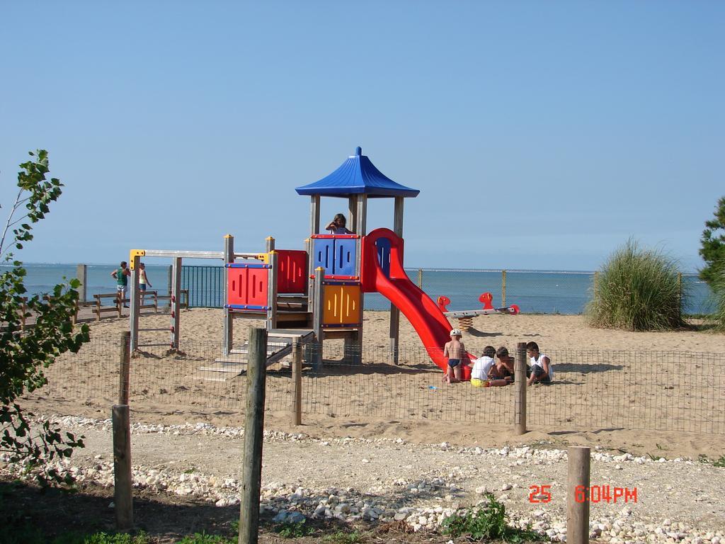 Camping Phare Ouest Saint-Denis-dʼOléron エクステリア 写真